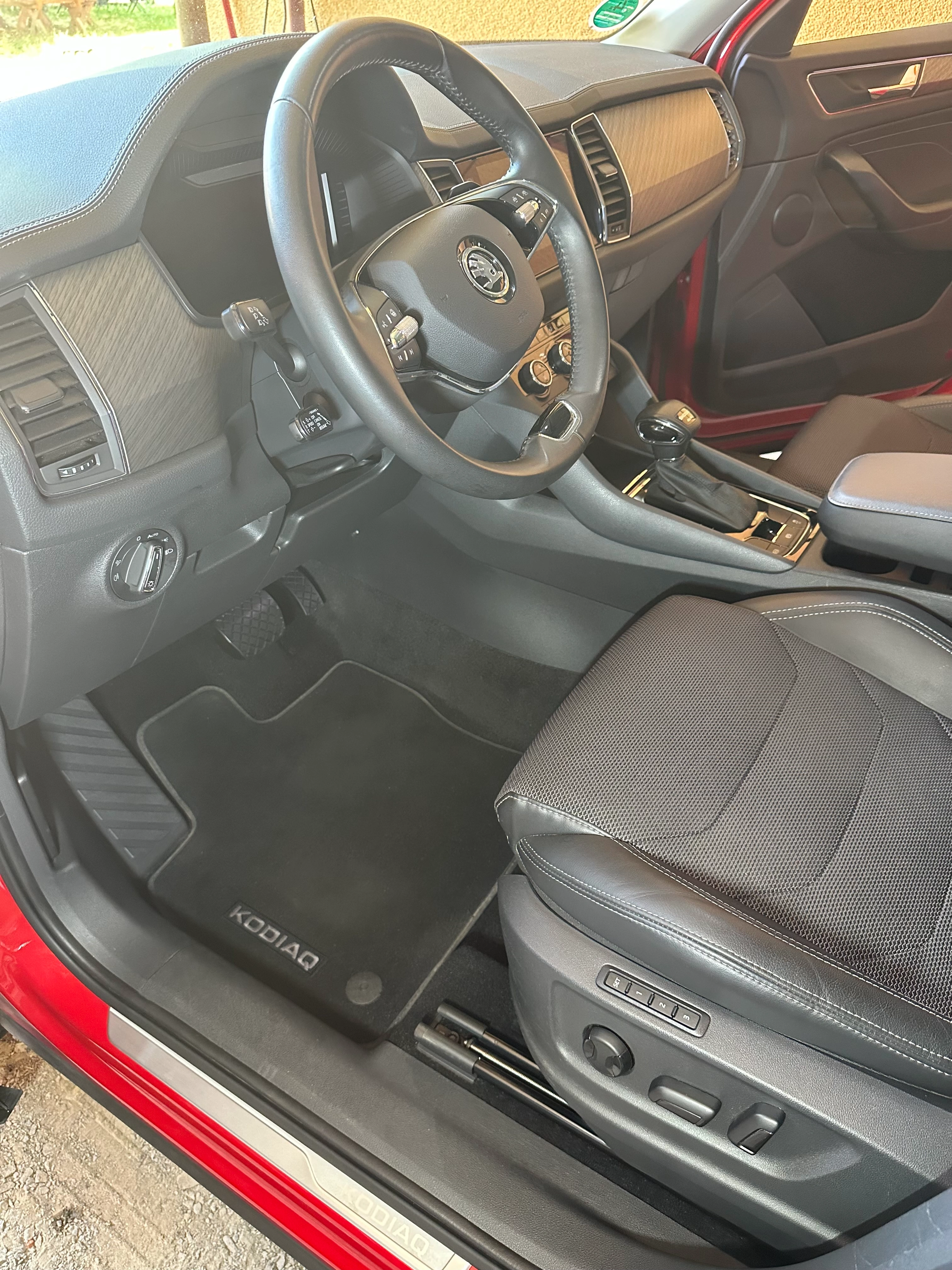 Skoda Kodiaq - Fußraum vorne - Nachher
