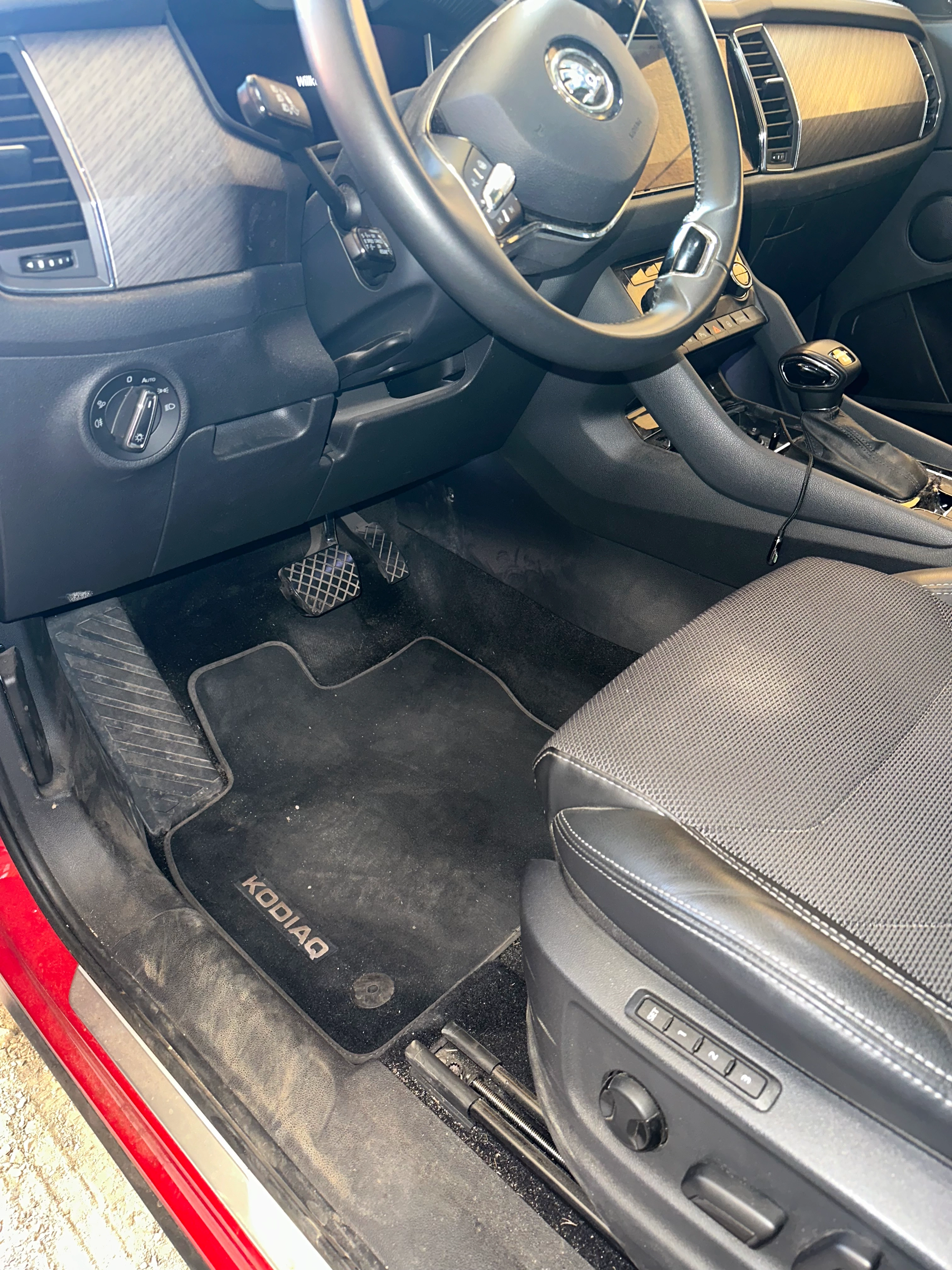 Skoda Kodiaq - Fußraum vorne - Vorher